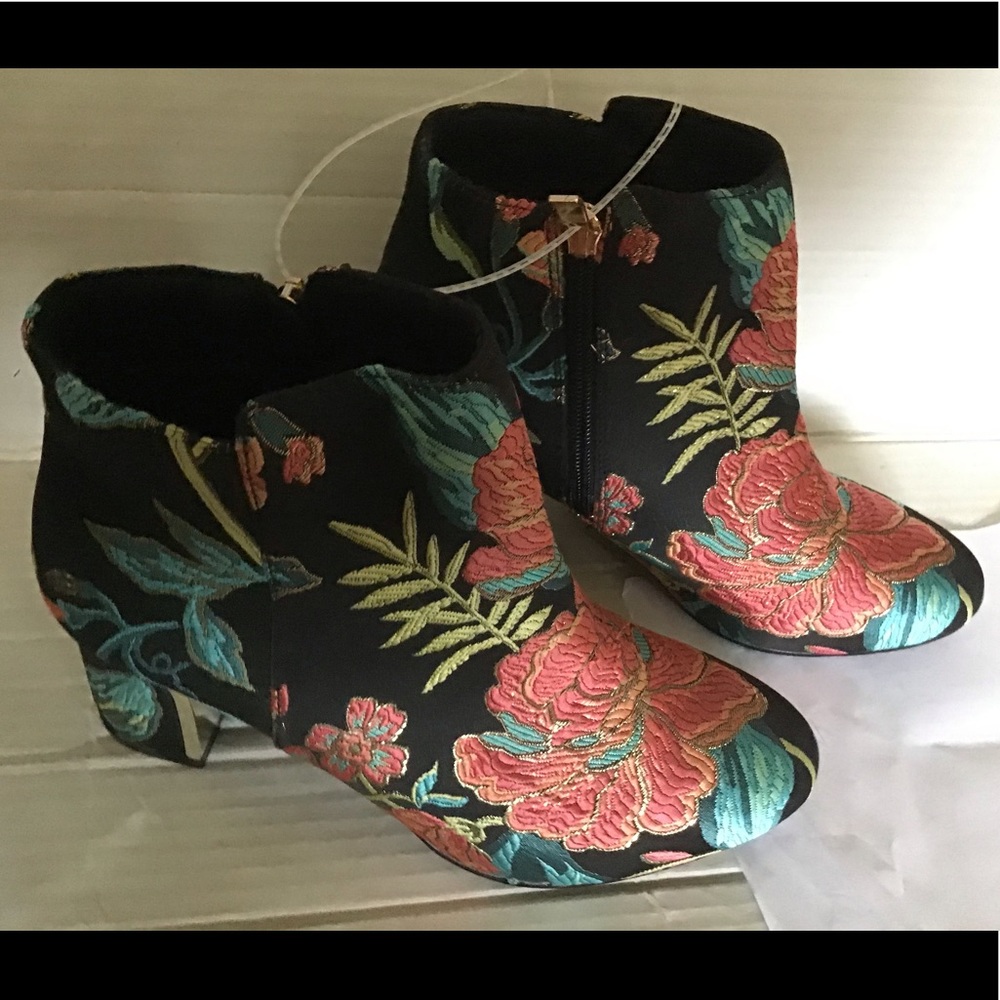 SOLD.🚫 J.RENEE TUNATTI BOOTIES (Sz7) - Picture 5 of 12